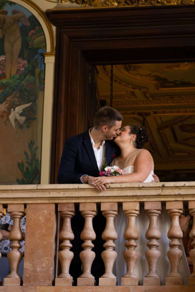 Mariage civil Amanda François Toulouse Capitole naturel élégant photographe mariée marié jeune couple
