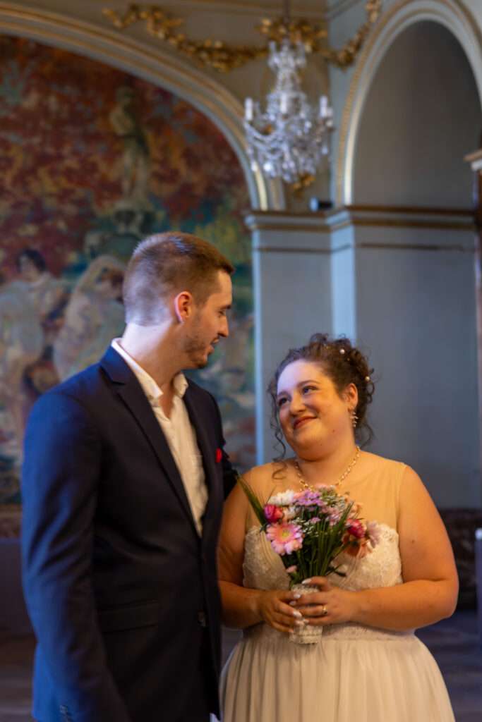 Mariage civil Amanda François Toulouse Capitole naturel élégant photographe mariée marié jeune couple
