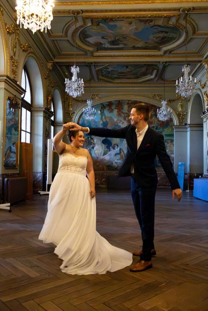 Mariage civil Amanda François Toulouse Capitole naturel élégant photographe mariée marié jeune couple