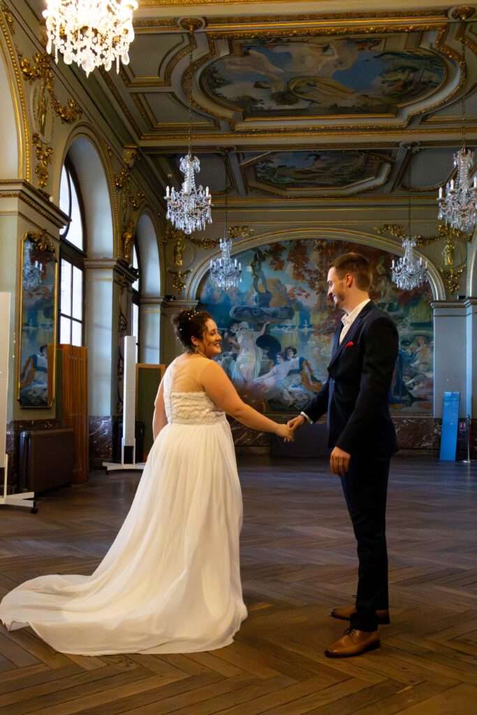 Mariage civil Amanda François Toulouse Capitole naturel élégant photographe mariée marié jeune couple