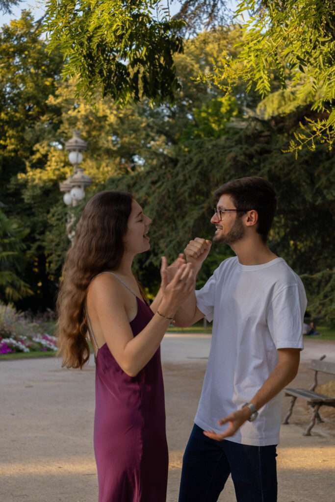 karaoké chante couple complice