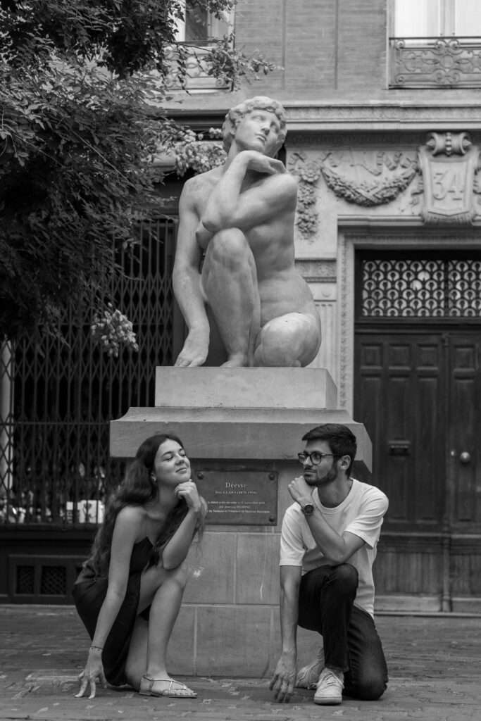 rire toulouse statute shooting photo couple