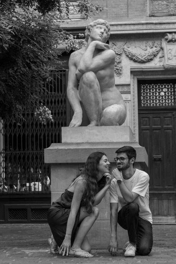 rire toulouse statute shooting photo couple