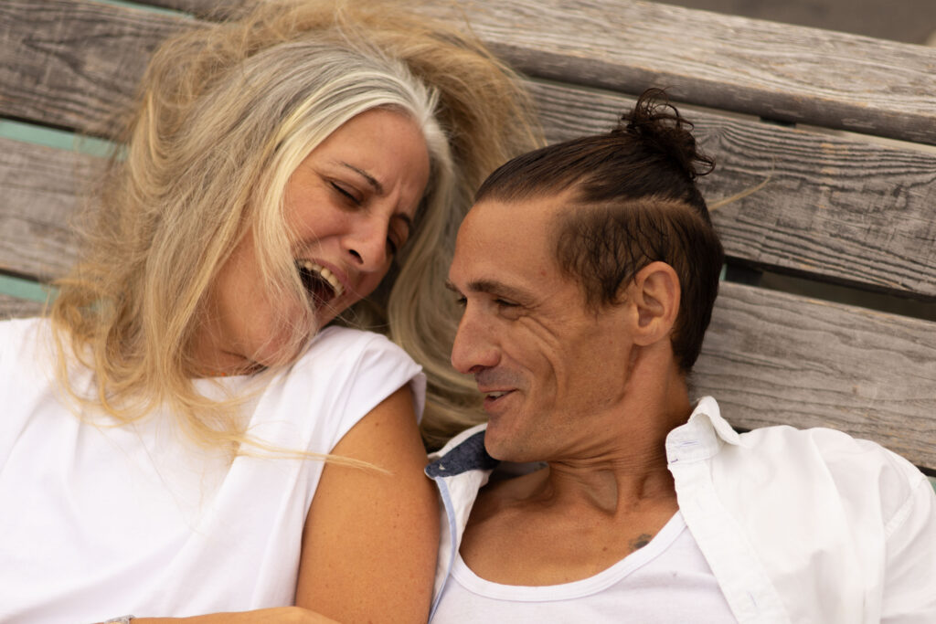 couple toulouse photo place saint-pierre amour banc sourire rire