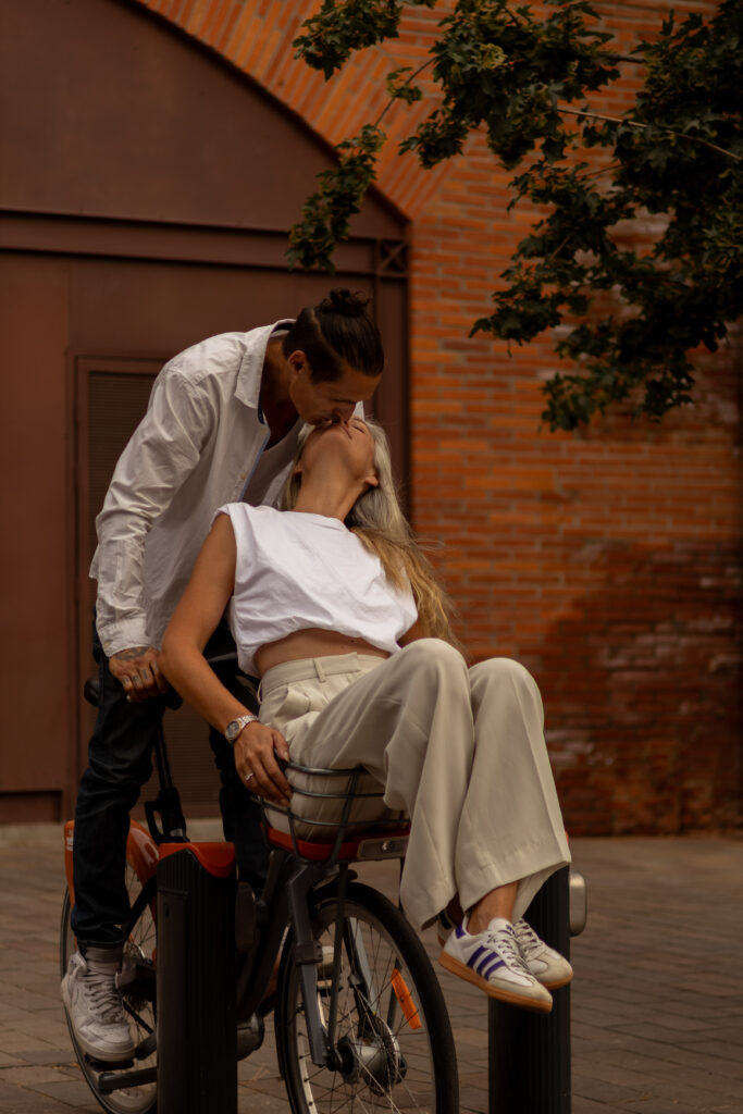 couple toulouse photo place saint-pierre amour banc complicité