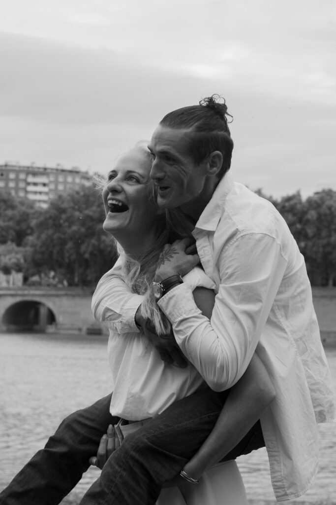 couple toulouse photo place saint-pierre amour banc complicité