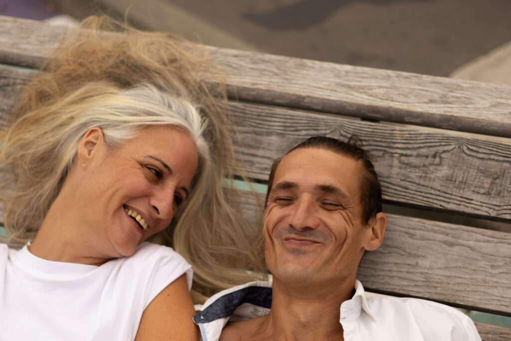 couple toulouse photo place saint-pierre amour banc sourire rire