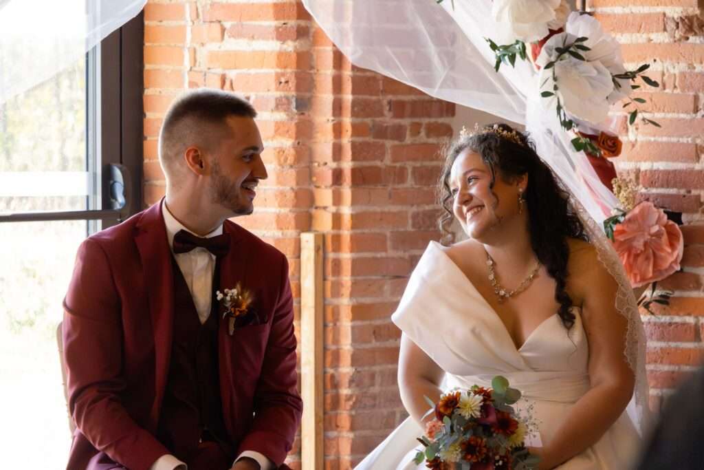 Photographe mariage Toulouse nature champêtre mariés sourires bonheur amour